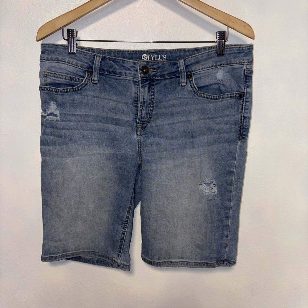 1Denim Bermuda style. Blue Jean Shorts Size 32/14